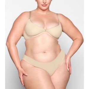 Skims 38D Nude Scoop Weightless Bra